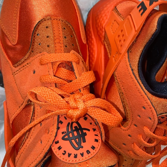 Nike Air Orange Huarache Limited Edition Sneakers MenWomen’s Size 8 Casual Shoes - Picture 7 of 10